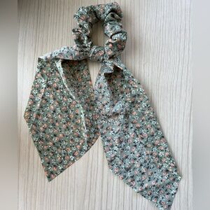Floral Boho Scrunchie Scarf - NWOT